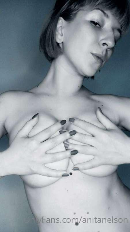 These boobs are so big they can wrap around your dick😍🍆🤤
