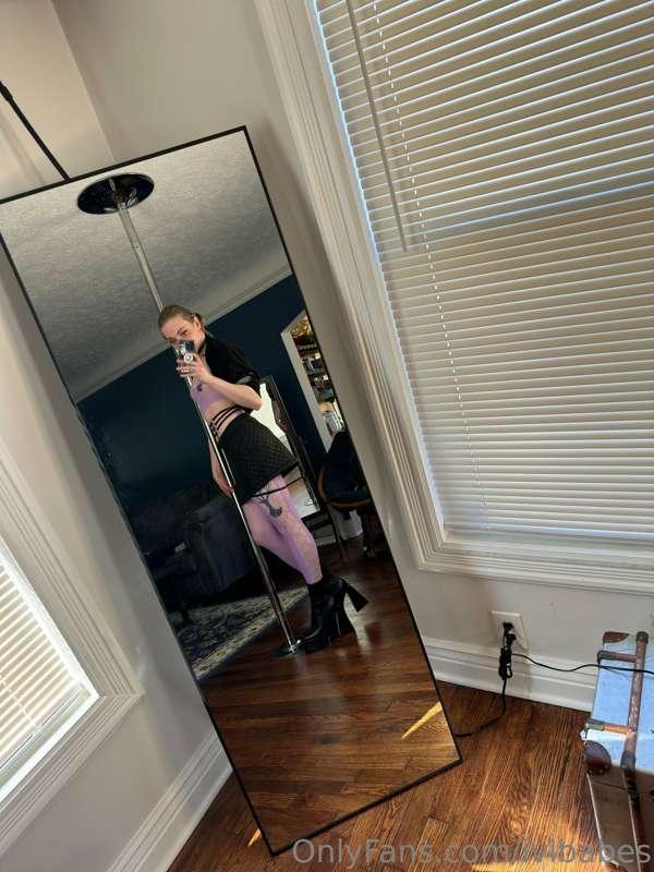 Had a little fun pole dancing in a hella cute outfit! 💋 hope..