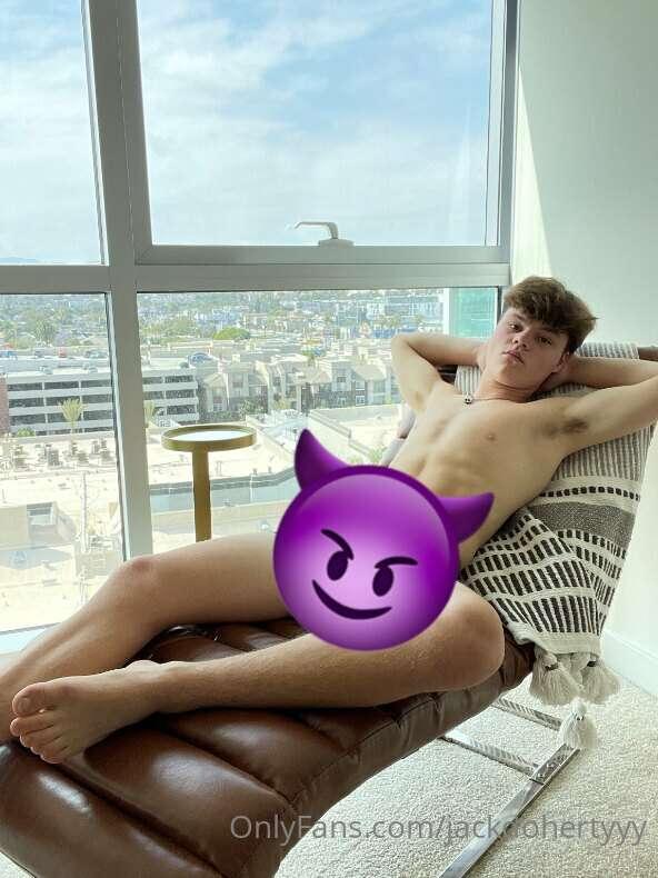 Hop on and show me how u ride 😈🍆🍆
