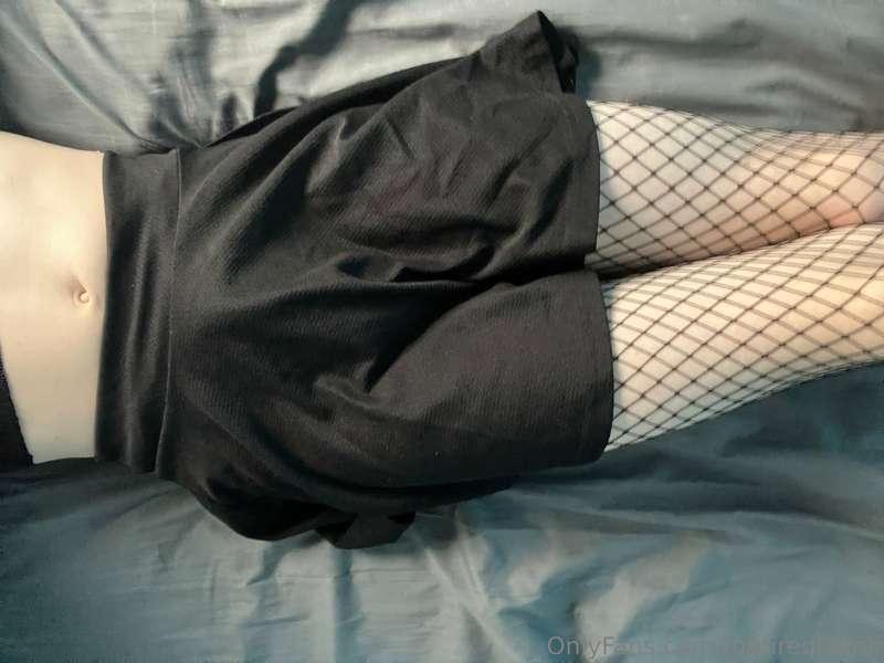 oh shit I forgot this skirt existed, it’s so cute and comfy ..