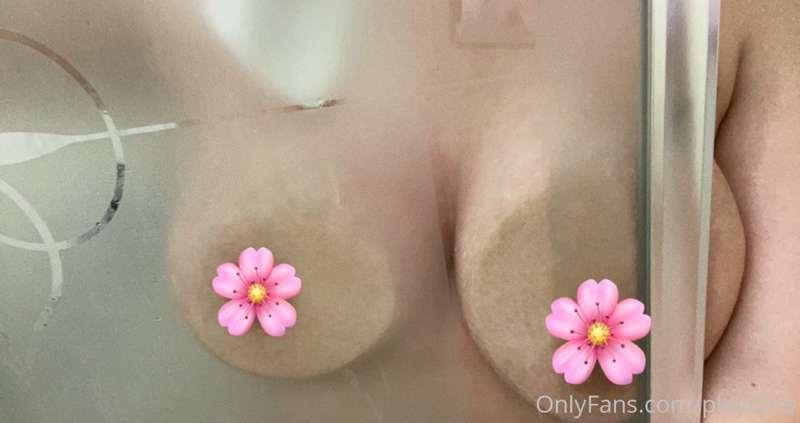 check dms for a surprise 🌸✨