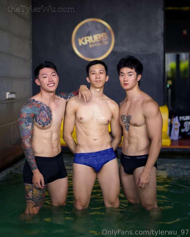 Swipe for nudes... only tip if you could handle three, uncut..