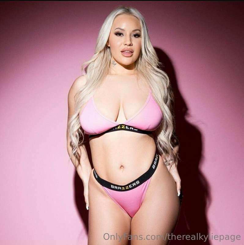 I'm in a pink mood tonight😉
