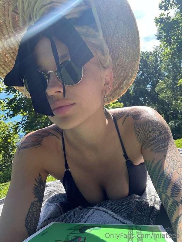 This girl is crazy 🤪 don’t believe me try her out 👅@kayonnet..