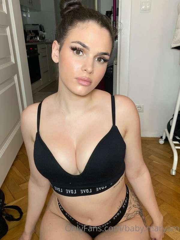 Do you like my new black underwear? 🖤🙈
