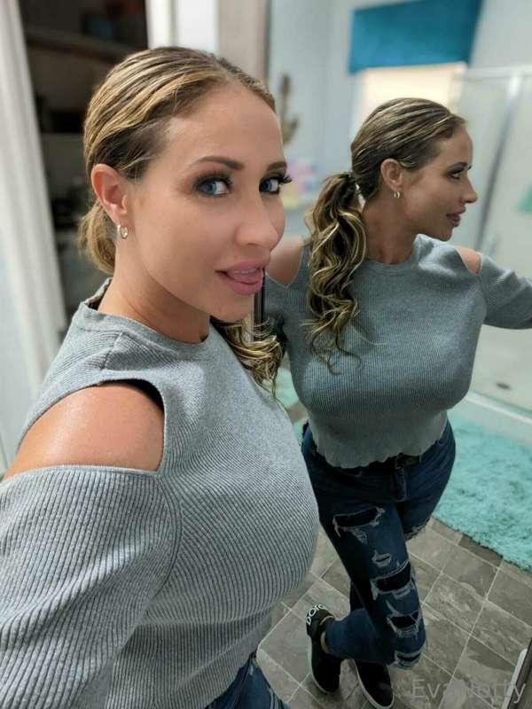 The mirror doesn't lie. 😉👅