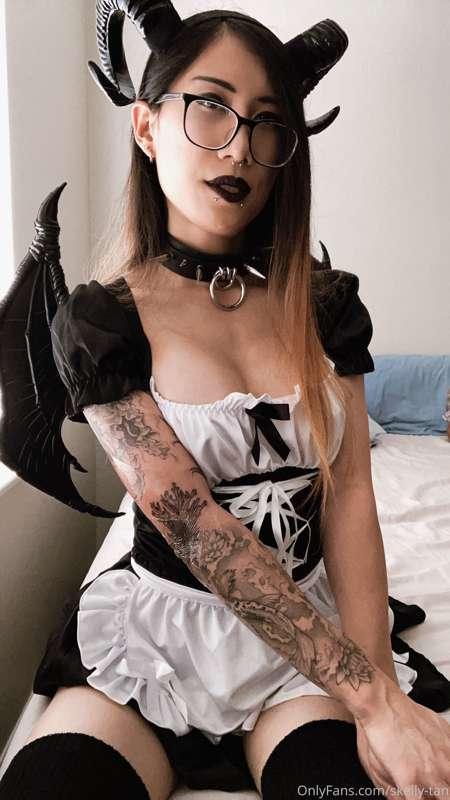 Hey~ Eyes up here 🖤