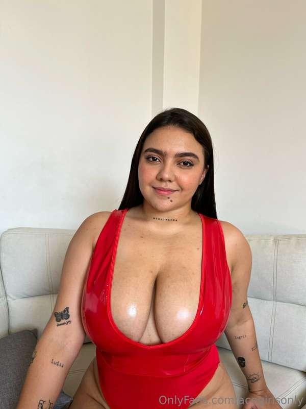 ***OF's juiciest boobies*** 👉 @idaysi is very wild and makes..