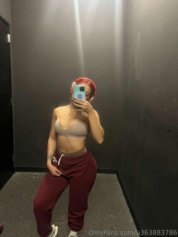 Dm for pics and vids! End of the year sale! $$$$