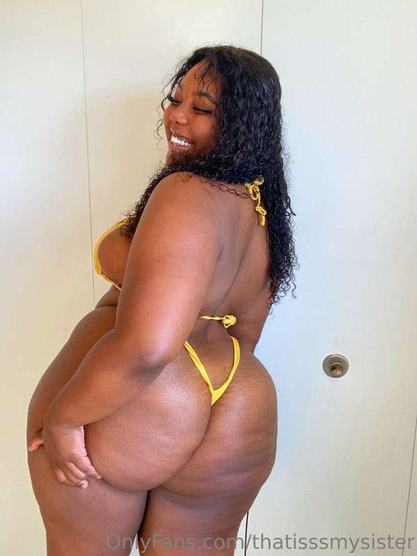 The sun ain’t got nothing on me ✨🍑 anyways I’m wet 💦