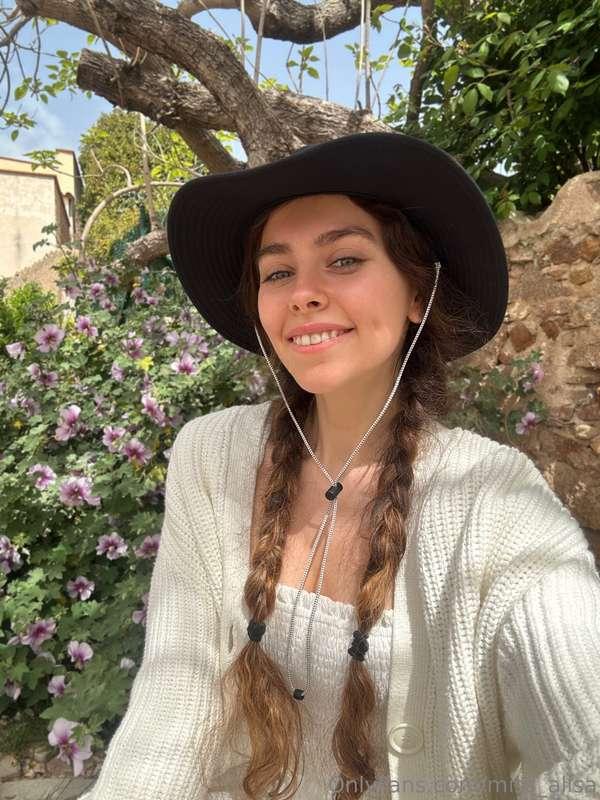 Do you want to be the reason of my smile 🌻?