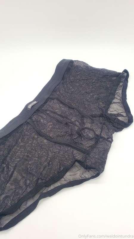 These are very similar to the previous black pair just a fin..