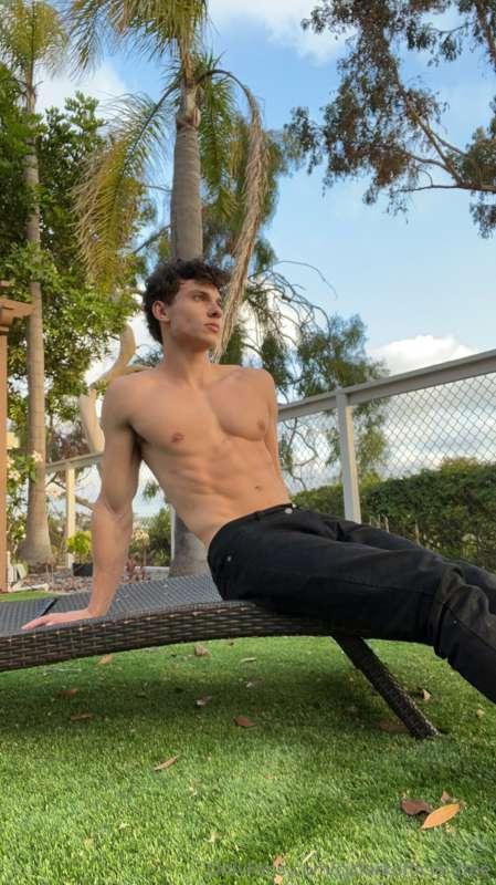 cjclarkofficial-free image #1