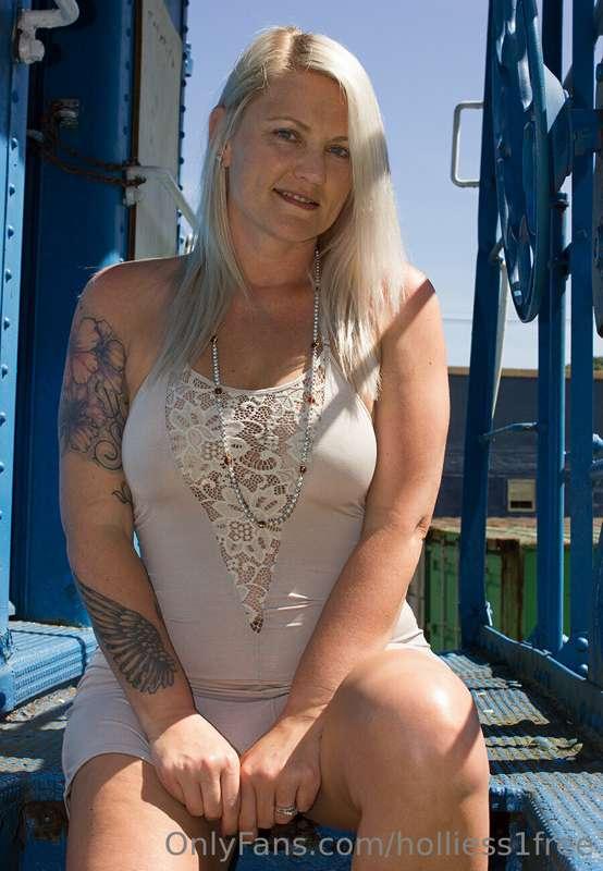 holliess1free image #2
