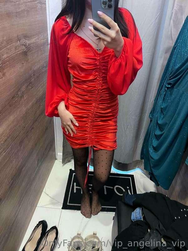 I have a dilemma🤪🤯) Which dress should I choose?) Black or r..