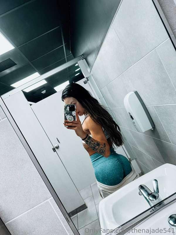 Do you want to smell my gym outfit?🤭
