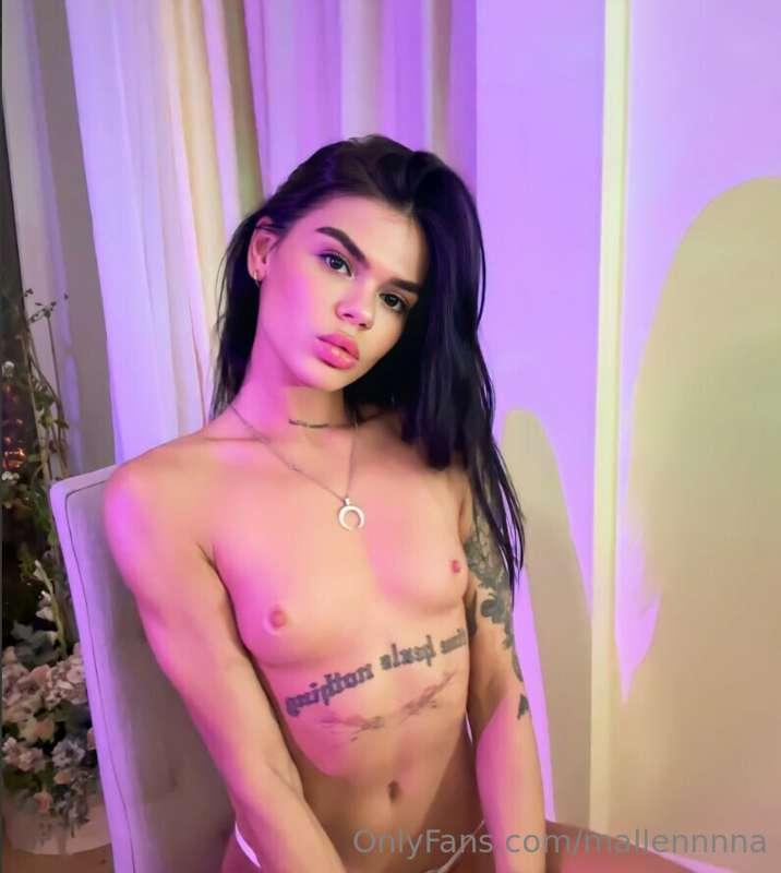 Crazy beauty @demigold_official 😻 Dick tamer 🙈Hottie with ex..