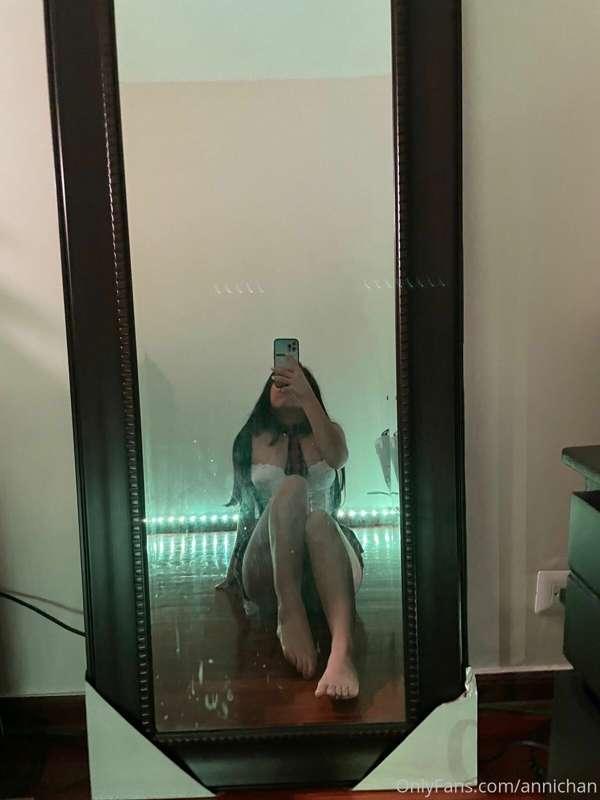 No veas bajo mi faldita 🥵