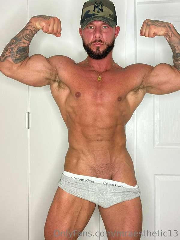 Kneel and worship 💪💦💦💦