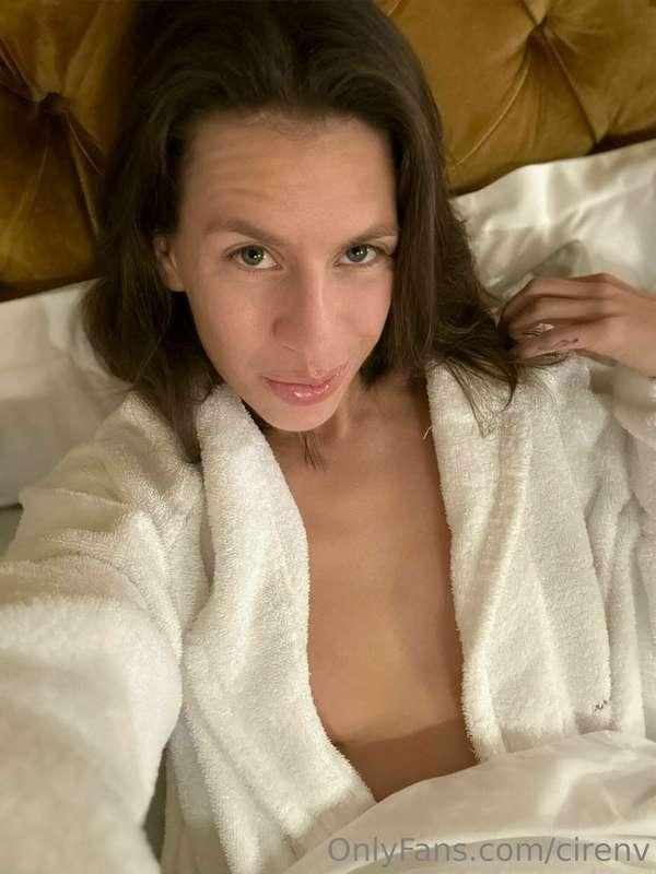 Bet you wanna join me in bed, huh?! 😏
