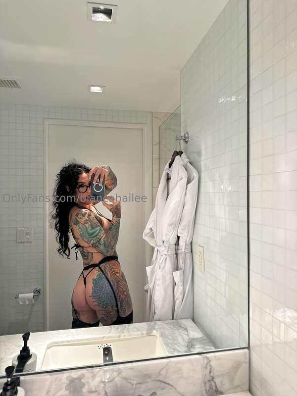 You look like you want my ass bouncing on your face 🍑😏