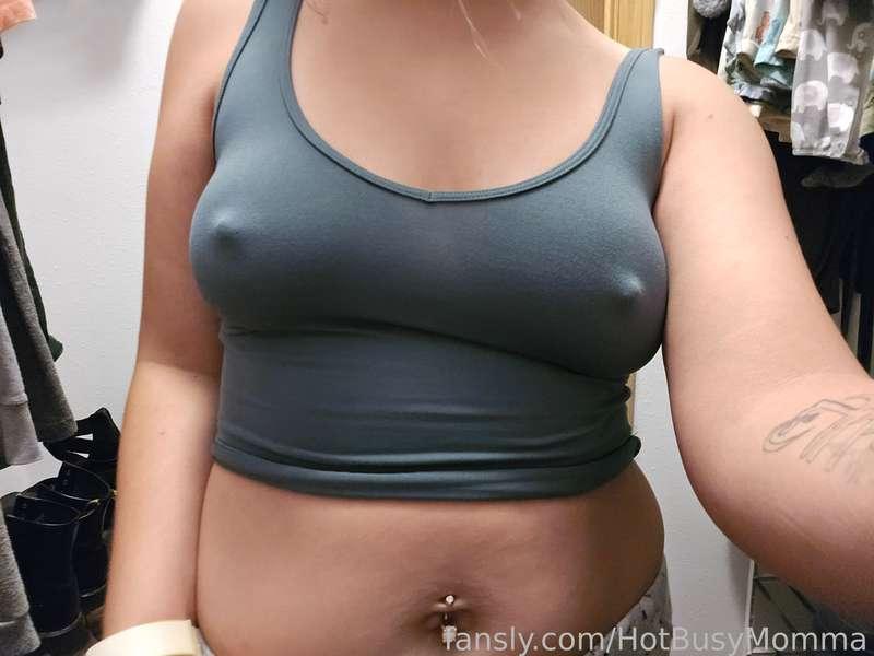 My nipples wanted to say hello😇

#nipple #hotbusymomma #bellyring #boobs #tits #longhair #brunette #hardnipples #amateur #milf #mommy 