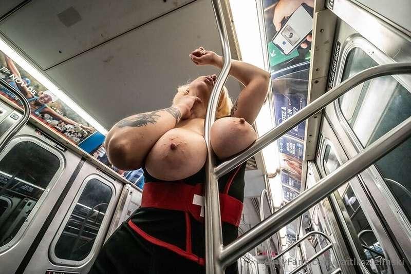 Do you ride the subway? Or ever been on one? 🗽📸🚇💦