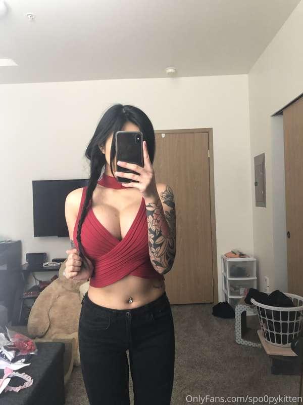 Pop quiz: am I sweet, spicy, or both? 🖤💋