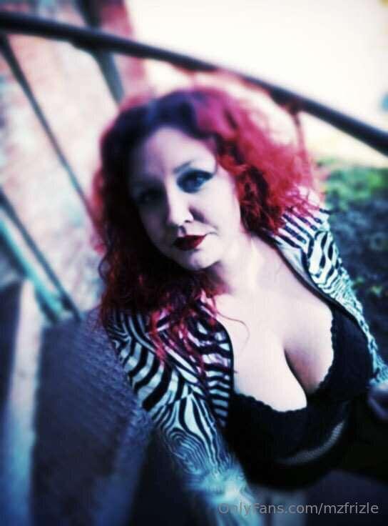 Do y'all appreciate thick thighs? 