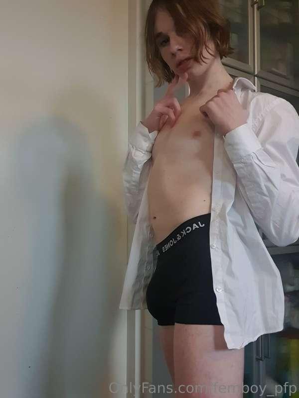I felt hot whole dressing up so i made some oics showing me ..