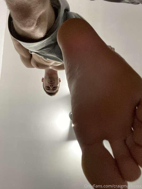 Who wants to be lay down underneath me 😏