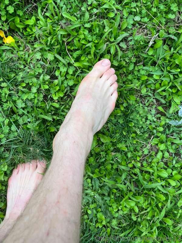 I got some request for some feet pics so I clipped my toe na..