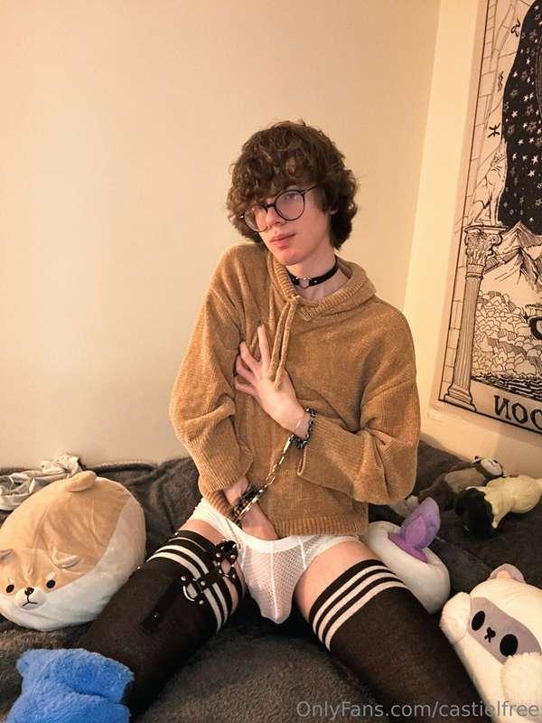 It’s getting cold… wanna cuddle? :)