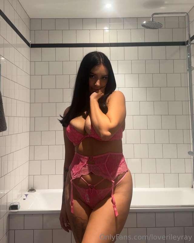 Waiting for you babe 🤗 👅