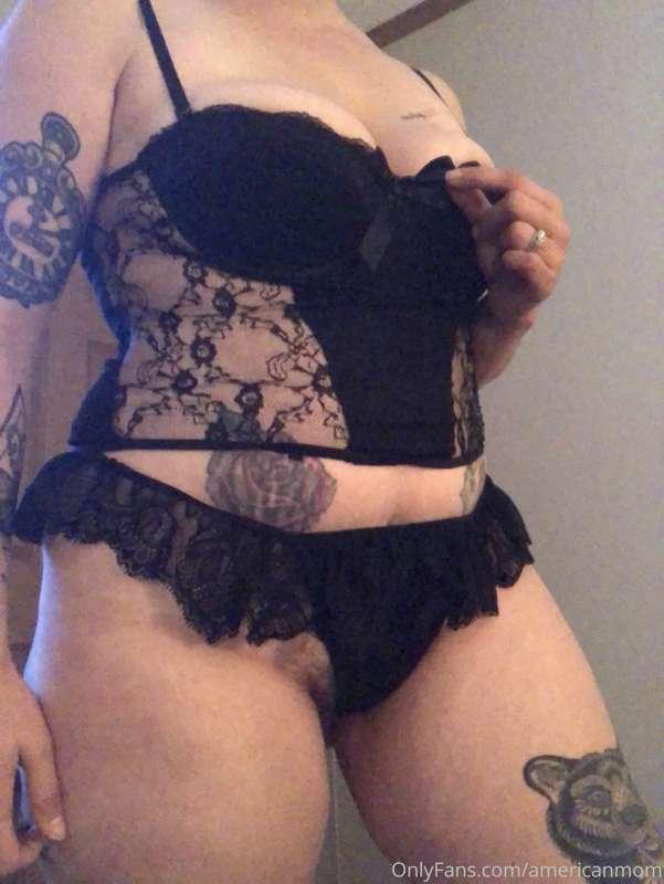 obedientdeviantmom image #2