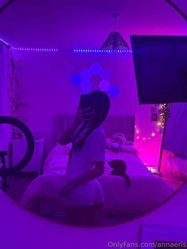 making you turn your brightness up ;pppp 