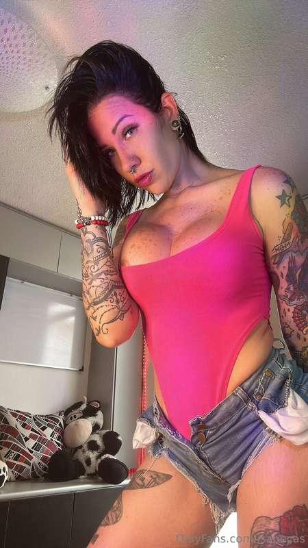 Necesito correrme ahora mismo💦 me ayudas?😳