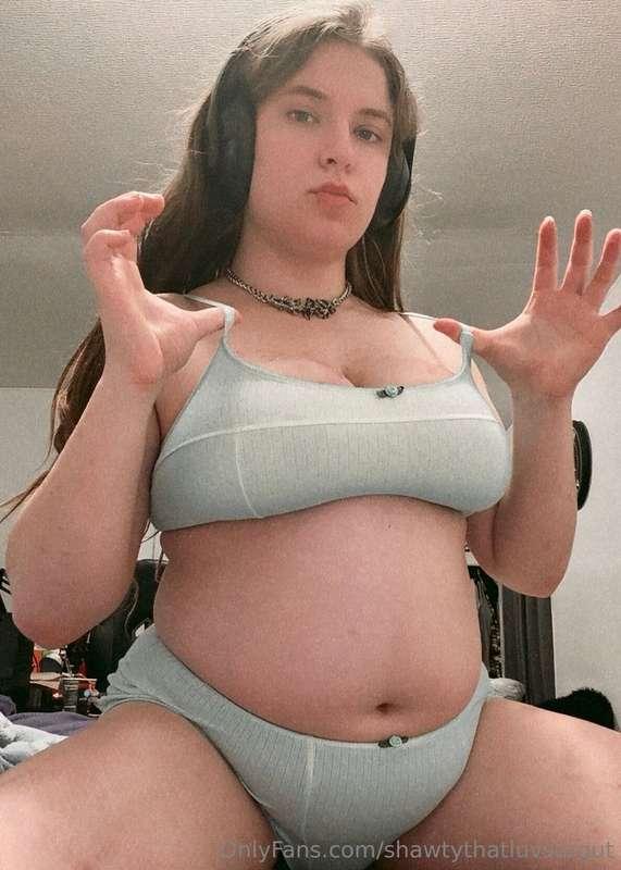 lil belly play vid will be up tmrw 🩵 im seriously starting t..