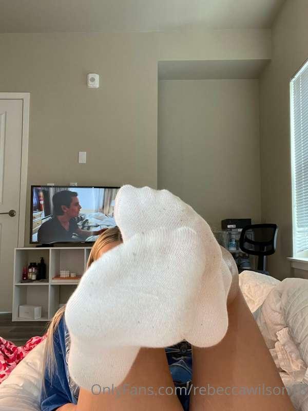 Tip this post if you’re a foot lover and would love to see m..