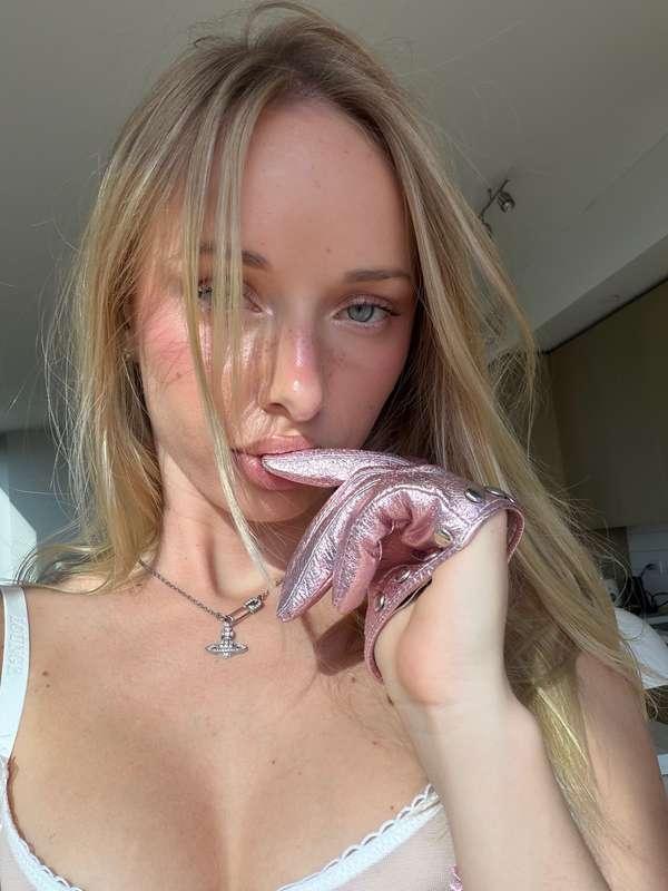 do you know what i need these gloves for? 😏 write your versi..