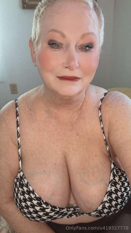 Are you an ass or a tit guy? 😈