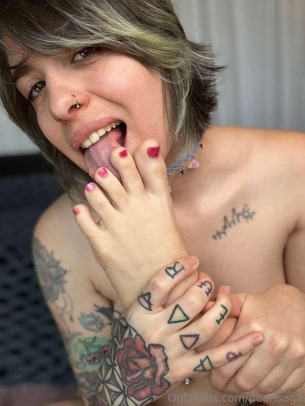 Who likes feet!!