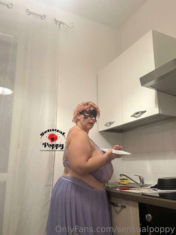 Do I wait for you for lunch or dinner?😘😘