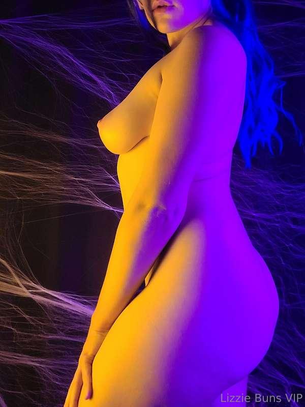😈