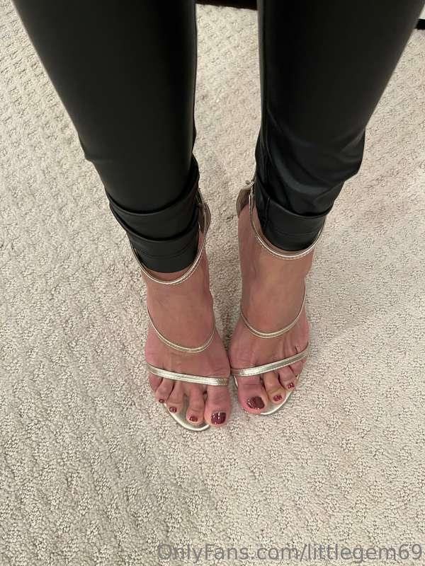 👠 🦶 😈