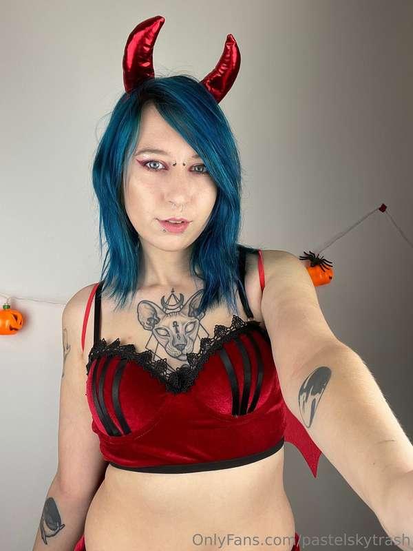 I'm hoping at least one of you is jerking off to me right no..