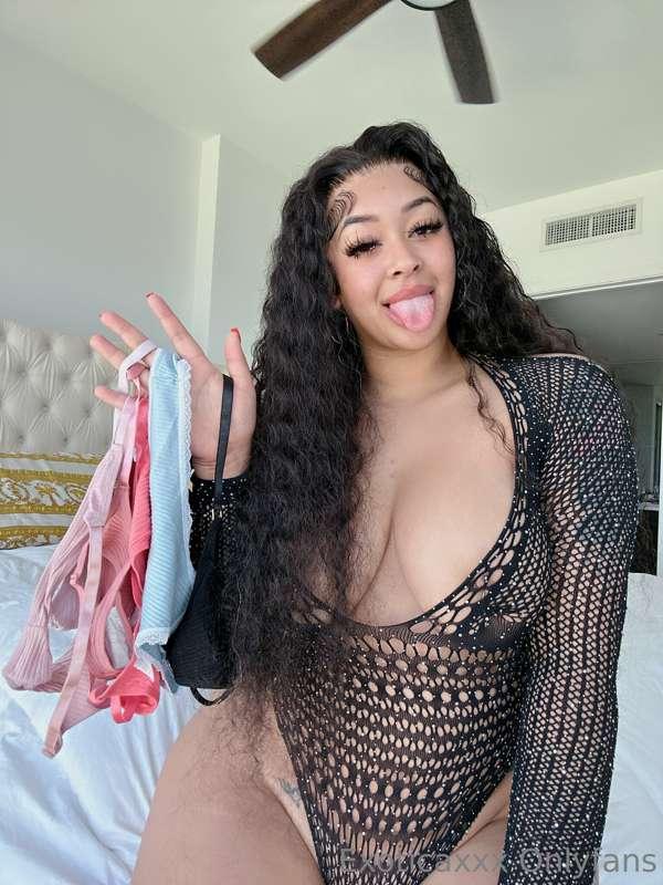 my panties are way to sexy to stay in my drawer guys 😏 be th..