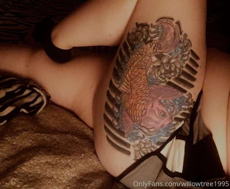 Thick thighs make the dick rise 😜