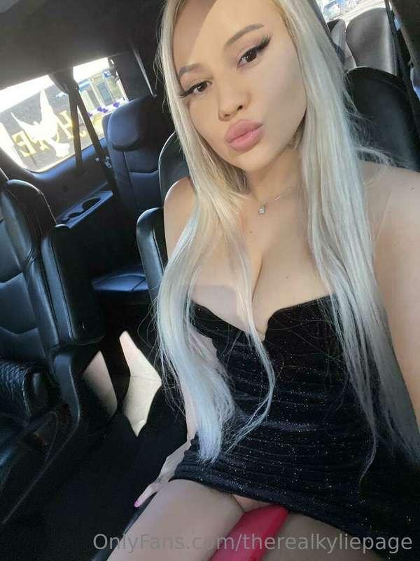 kinda horny now baby, do you want a hot sexting session?