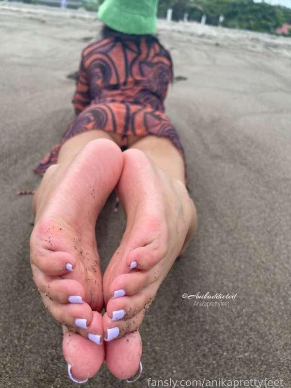 anikaprettyfeet_ image #1